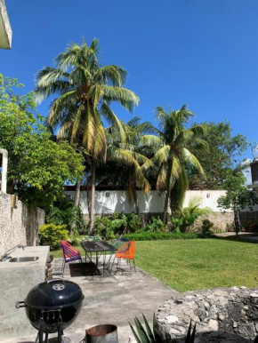 CoCo 2 Spacious Apartment Downtown with Garden